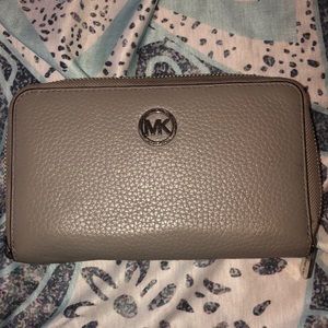 Micheal Kors grey Wallet